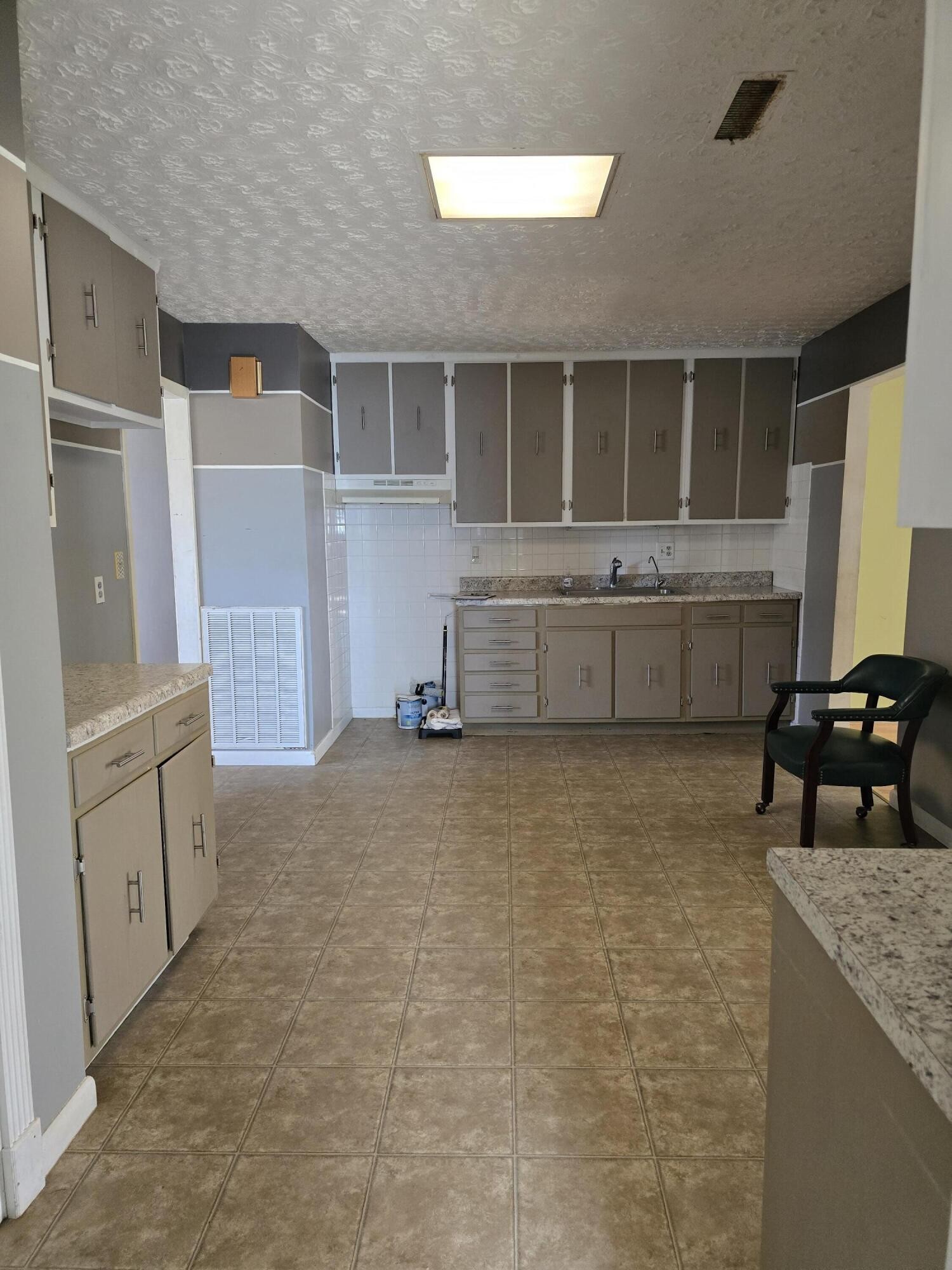 6063 Spring Place Road Southeast Cleveland, TN 37323 - Photo 9 of 44 a room with cabinets and window