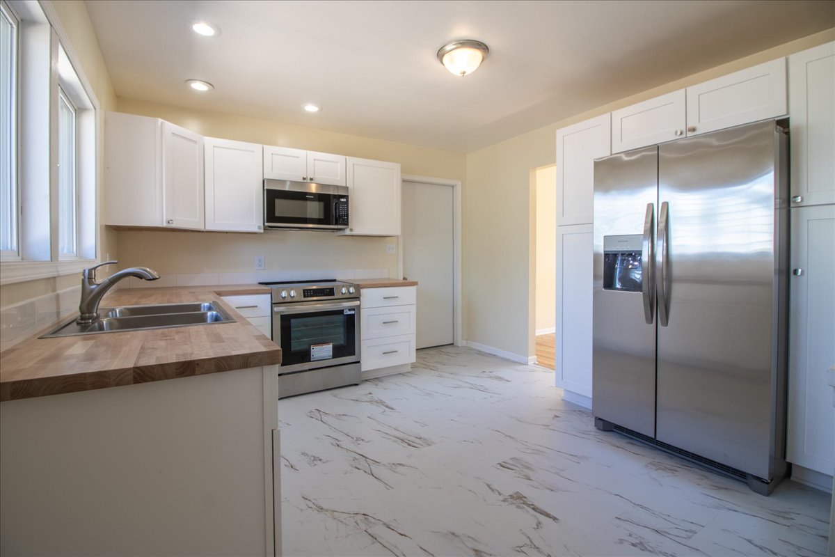 2211 Black Road Joliet, IL 60435 - Photo 5 of 22 Gallery Image 5