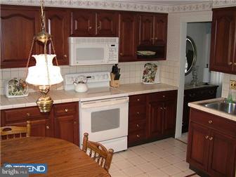 409 Burton Road Oreland, PA 19075 - Photo 4 of 5 Kitchen
