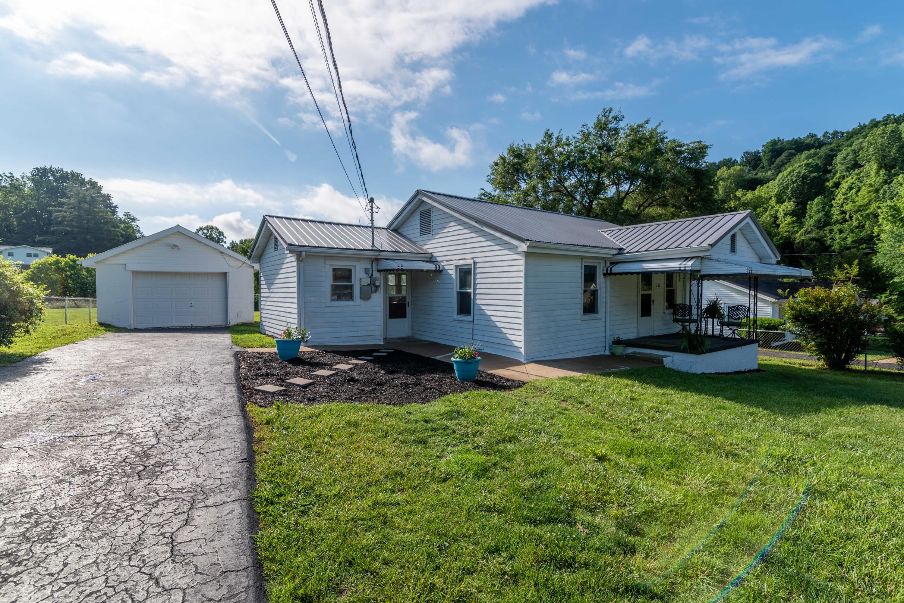 122 Barr Road Blountville, TN 37617 - Photo 1 of 27 122 Barr-3