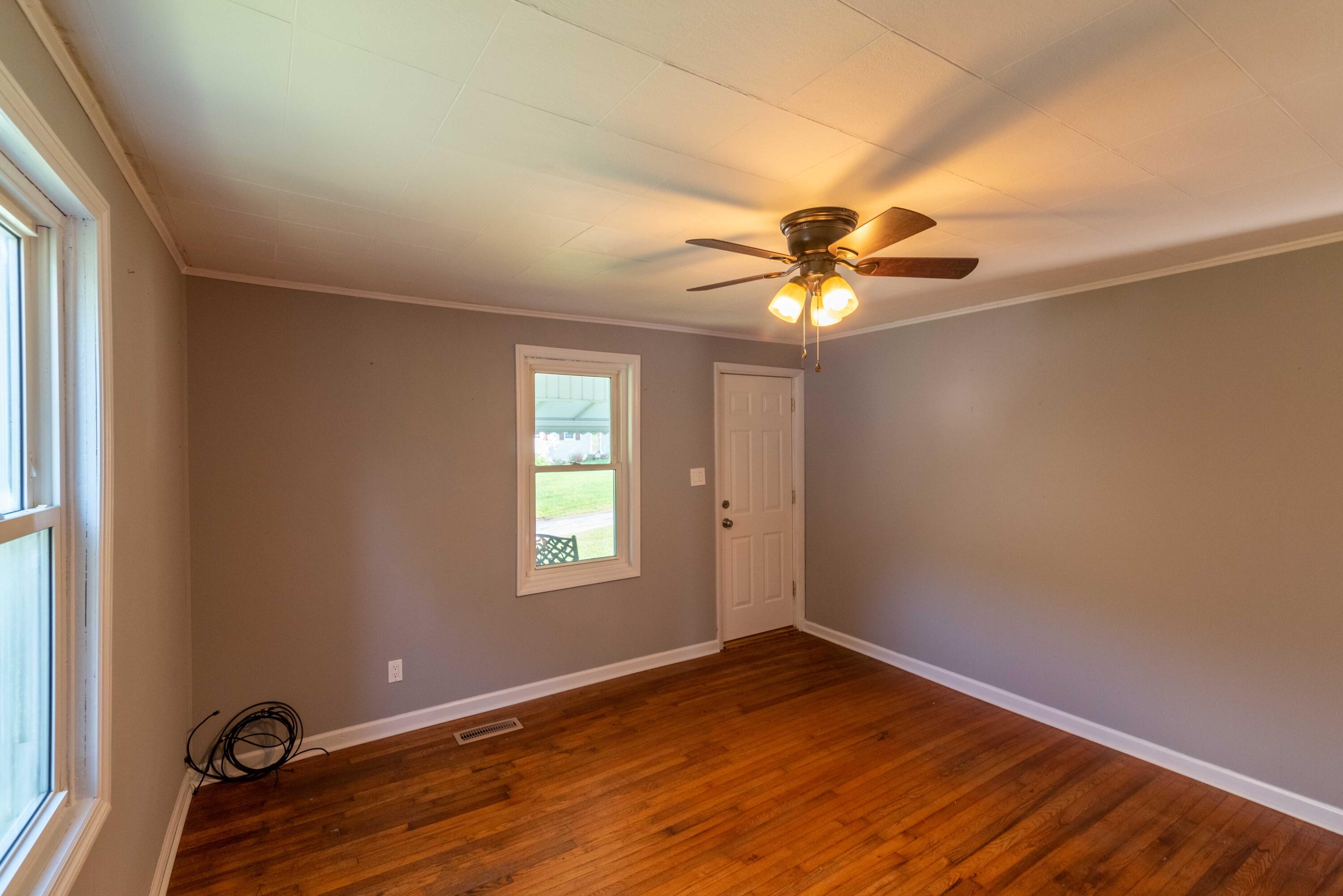 122 Barr Road Blountville, TN 37617 - Photo 19 of 27 122 Barr-20