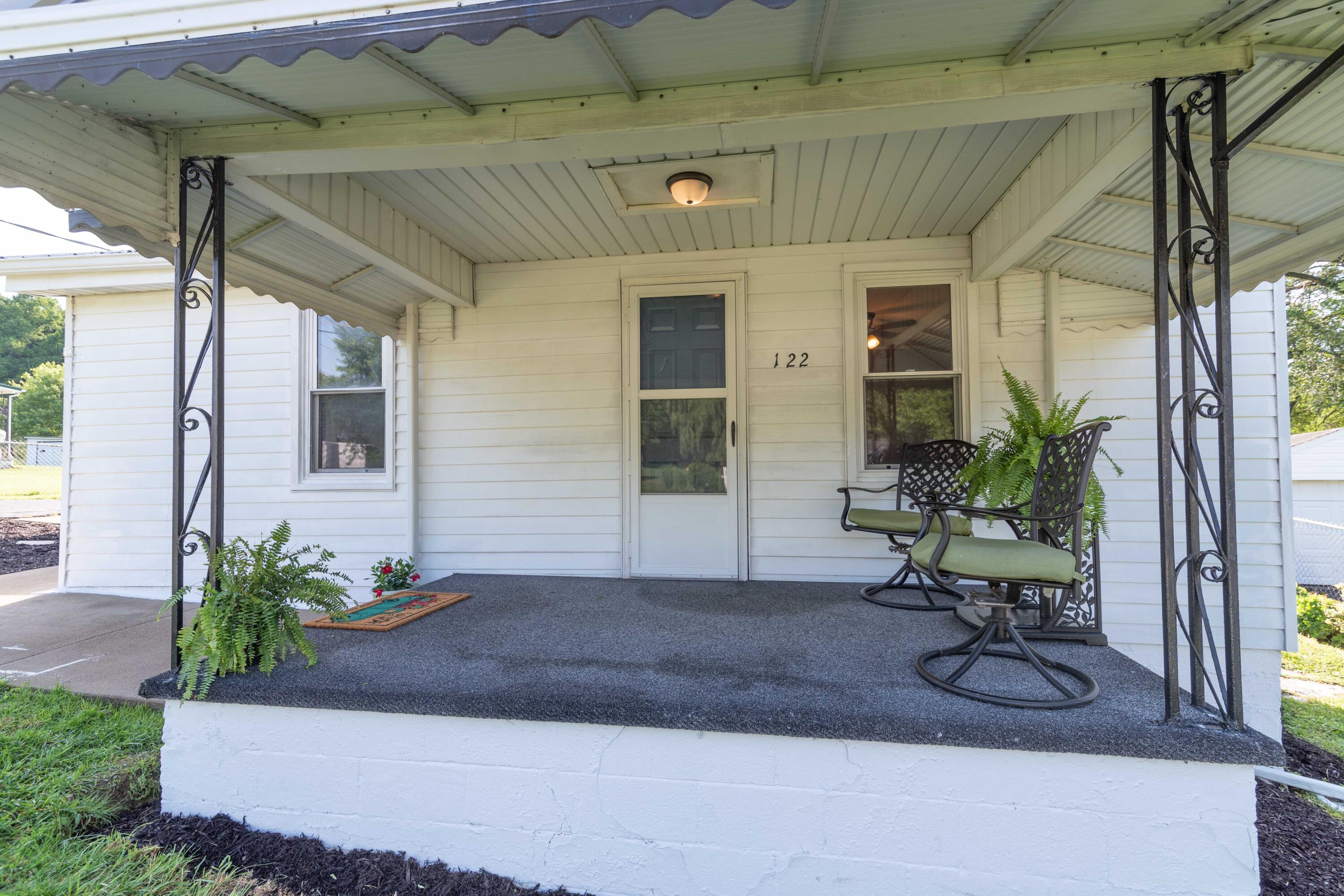 122 Barr Road Blountville, TN 37617 - Photo 5 of 27 122 Barr-9