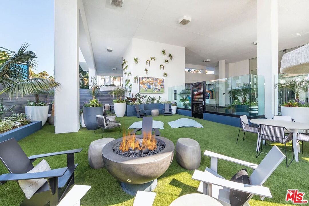 25 South 15th Place, Unit 101 Long Beach, CA 90802 - Photo 3 of 23