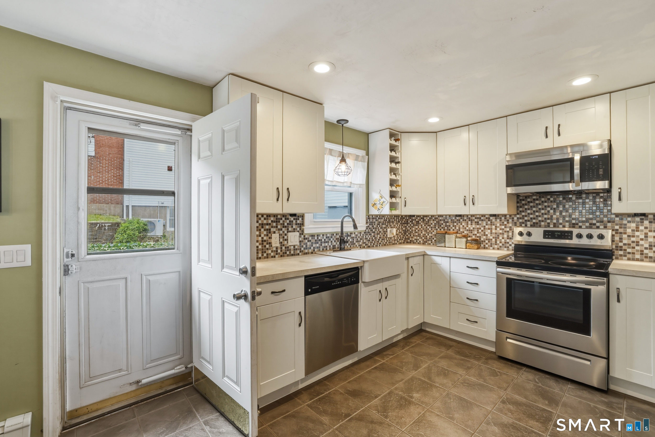 91 Berkeley Road Middletown, CT 06457 - Photo 11 of 33