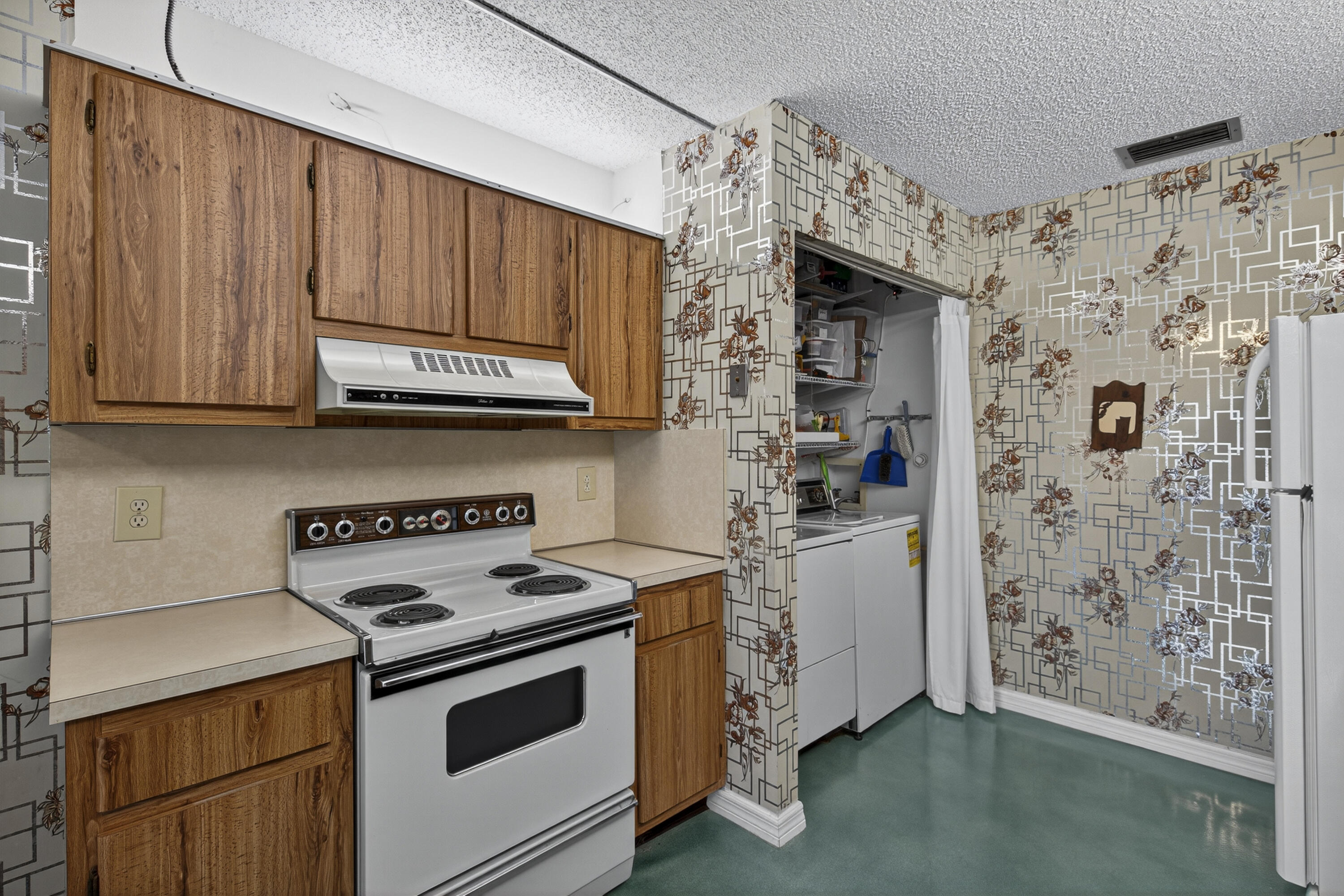 14236 Campanelli Drive Delray Beach, FL 33484 - Photo 3 of 33 a kitchen with stainless steel appliances granite countertop a stove a refrigerator and a microwave