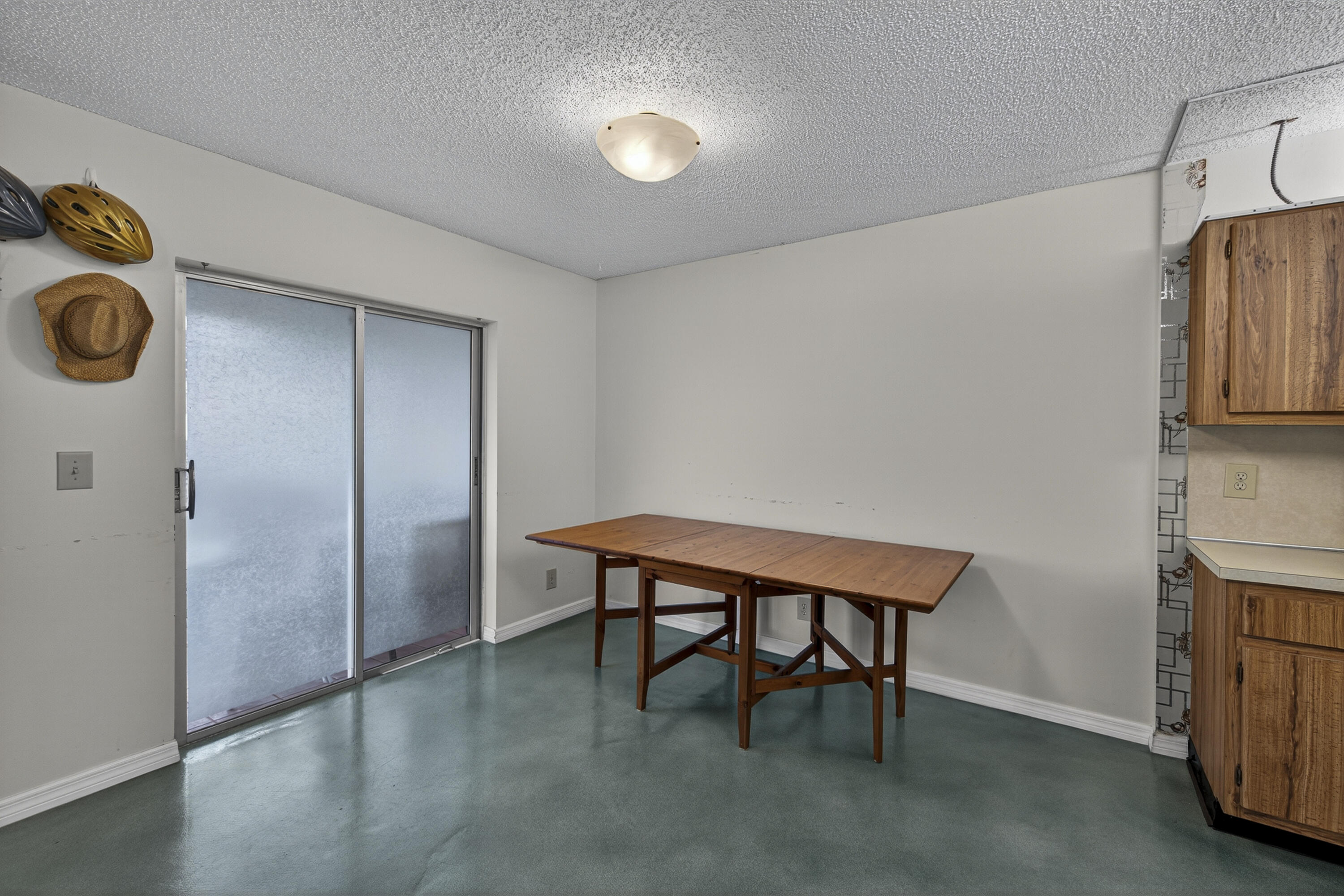 14236 Campanelli Drive Delray Beach, FL 33484 - Photo 9 of 33 a room with furniture and a window