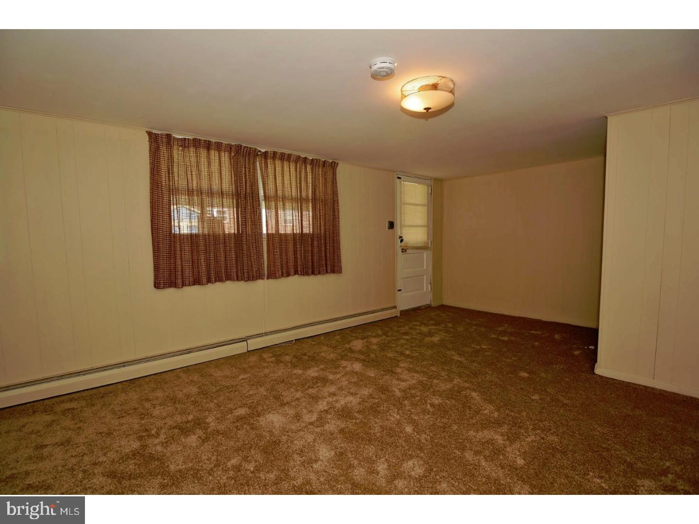 12046 Covert Road Philadelphia, PA 19154 - Photo 21 of 24 Family Room