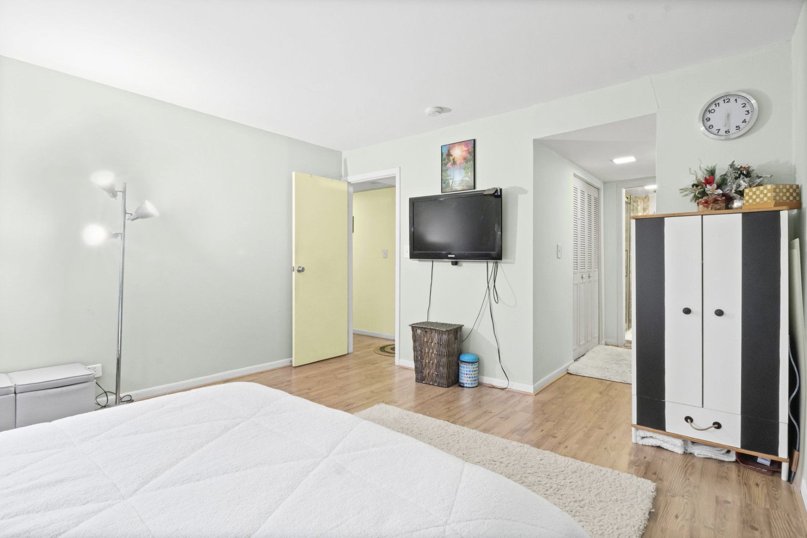 4704 Euclid Avenue, Unit 1B Rolling Meadows, IL 60008 - Photo 11 of 20 a bedroom with a bed and a flat screen tv