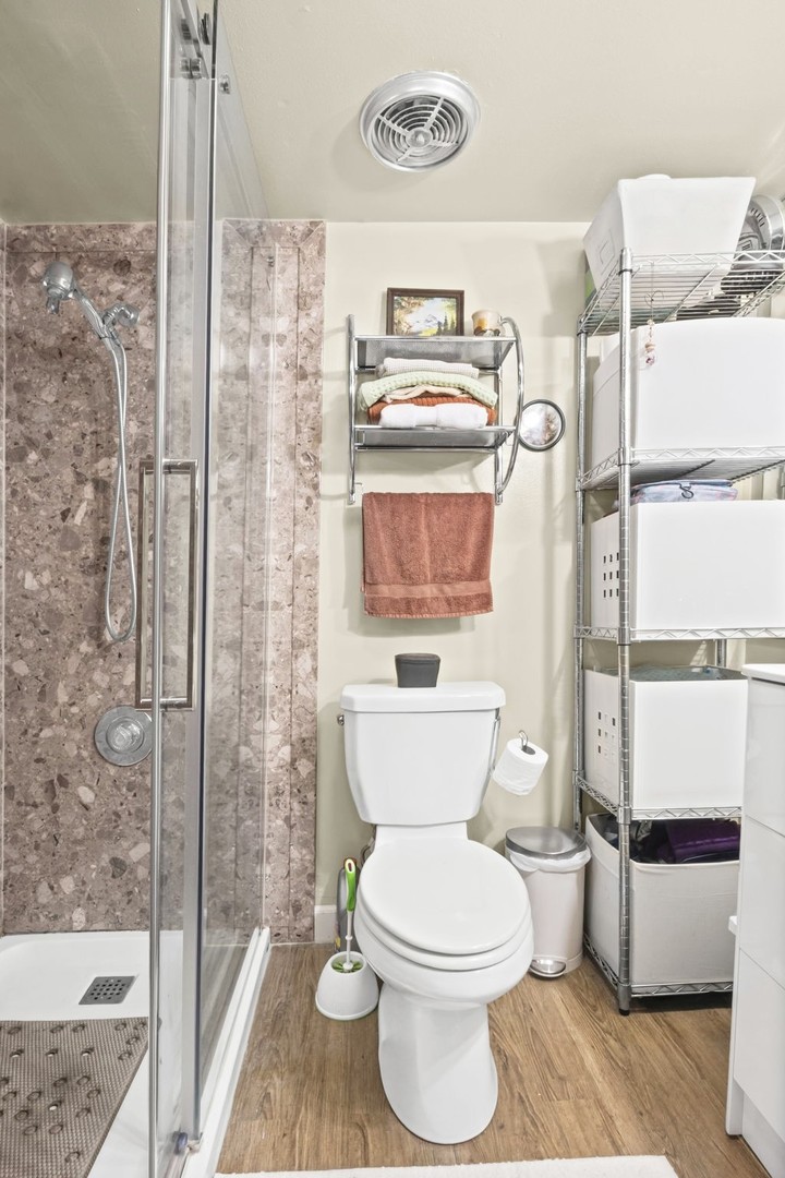4704 Euclid Avenue, Unit 1B Rolling Meadows, IL 60008 - Photo 13 of 20 a bathroom with a toilet and a shower