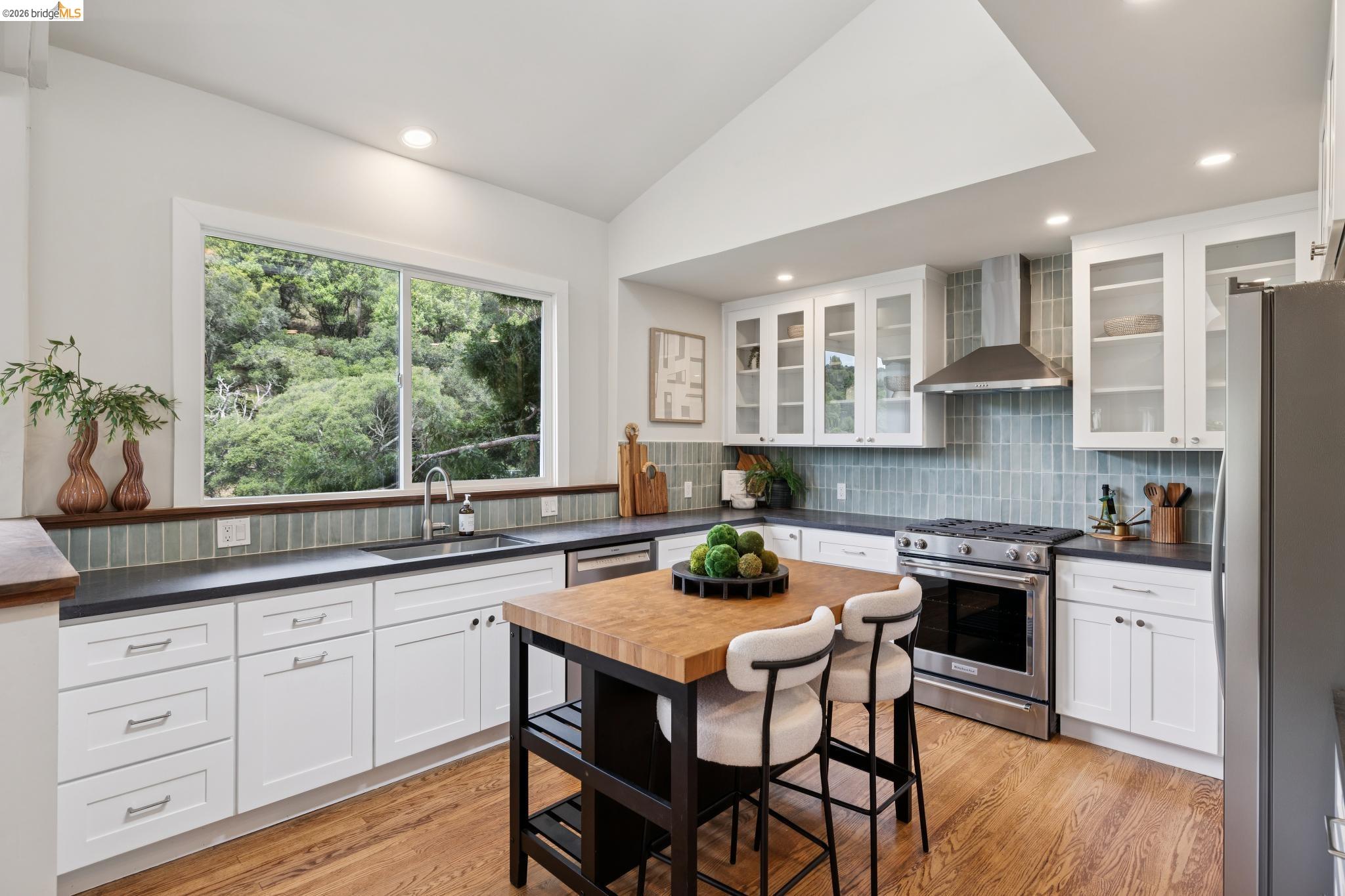 1053 Rispin Drive Berkeley, CA 94705 - Photo 4 of 63