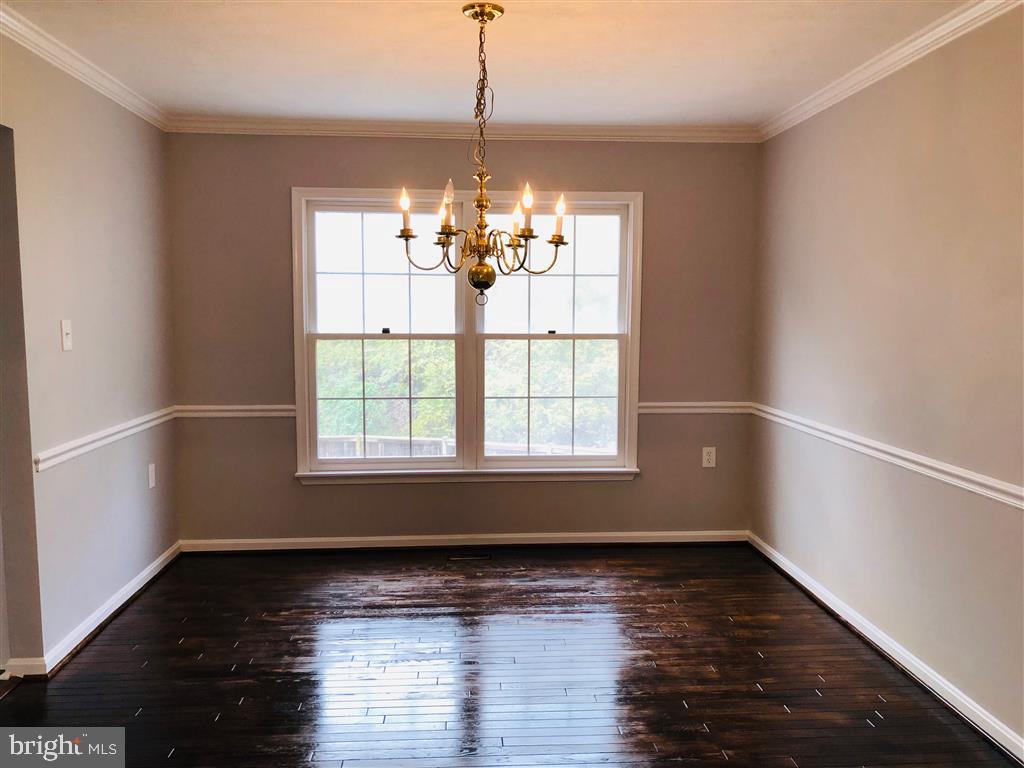 10483 Labrador Loop Manassas, VA 20112 - Photo 2 of 26 Gallery Image 2