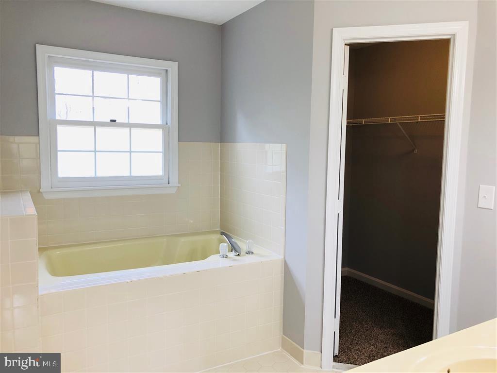 10483 Labrador Loop Manassas, VA 20112 - Photo 11 of 26 Gallery Image 11