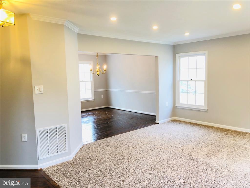 10483 Labrador Loop Manassas, VA 20112 - Photo 3 of 26 Gallery Image 3