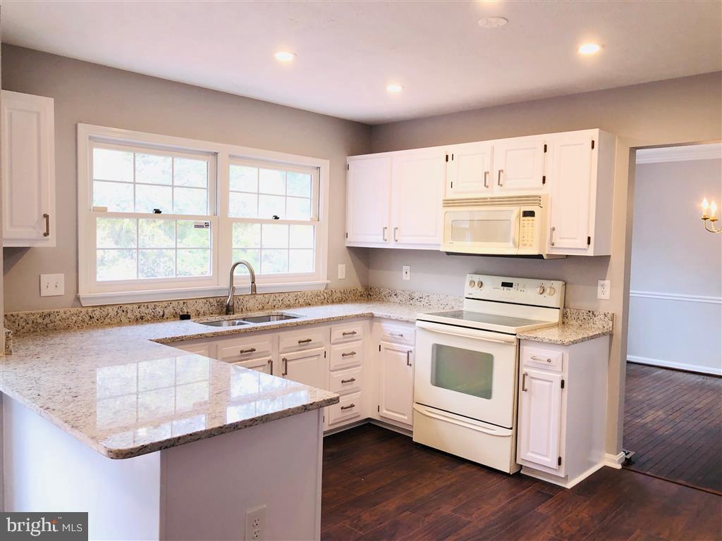 10483 Labrador Loop Manassas, VA 20112 - Photo 5 of 26 Gallery Image 5
