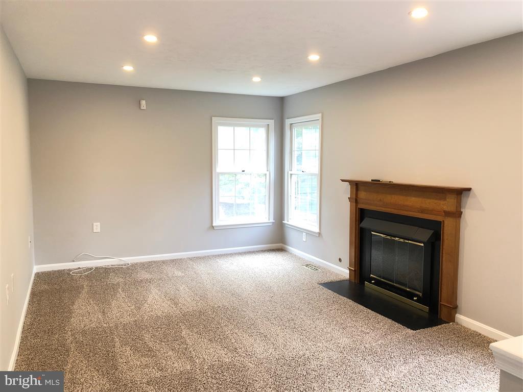 10483 Labrador Loop Manassas, VA 20112 - Photo 6 of 26 Gallery Image 6