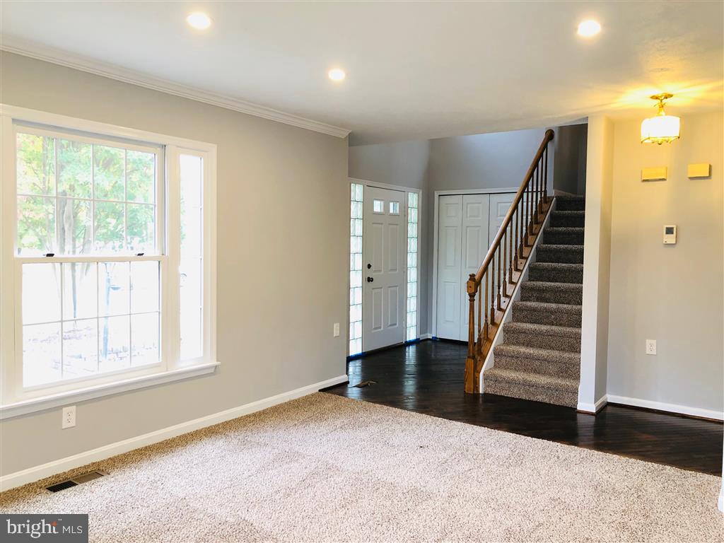 10483 Labrador Loop Manassas, VA 20112 - Photo 7 of 26 Gallery Image 7