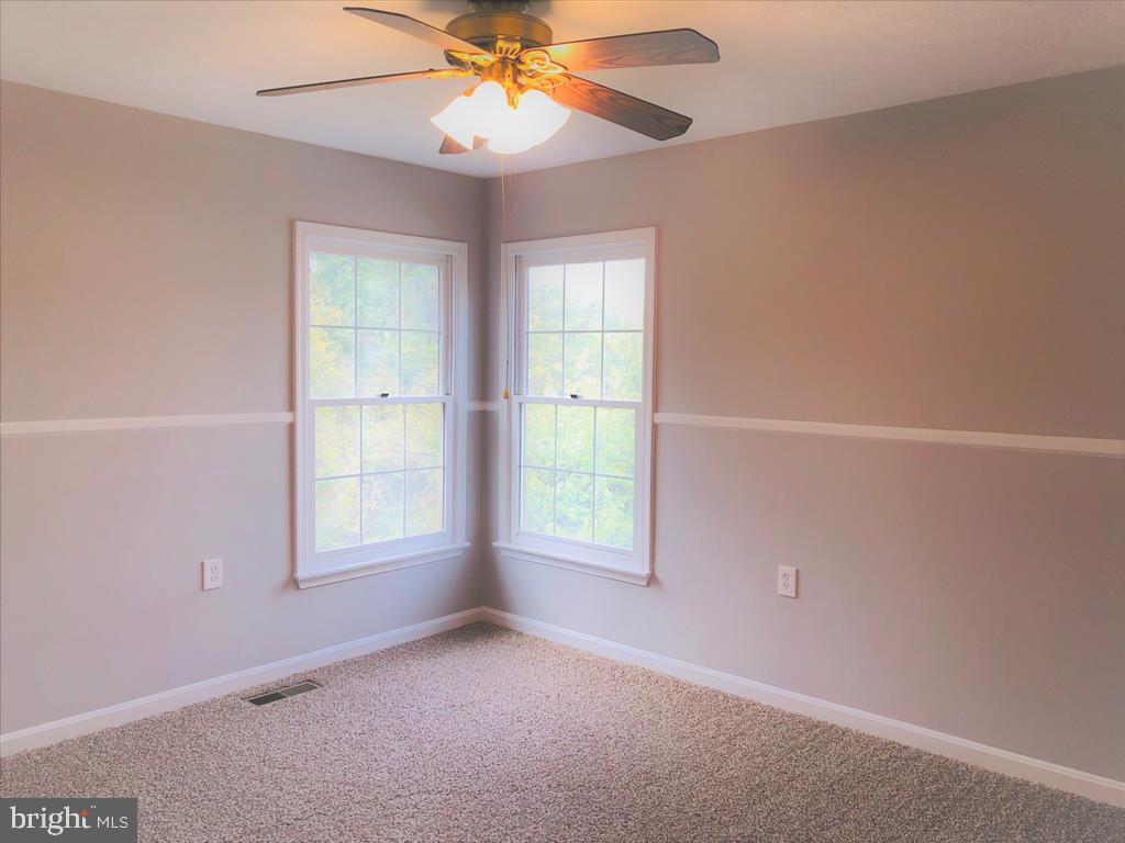 10483 Labrador Loop Manassas, VA 20112 - Photo 8 of 26 Gallery Image 8