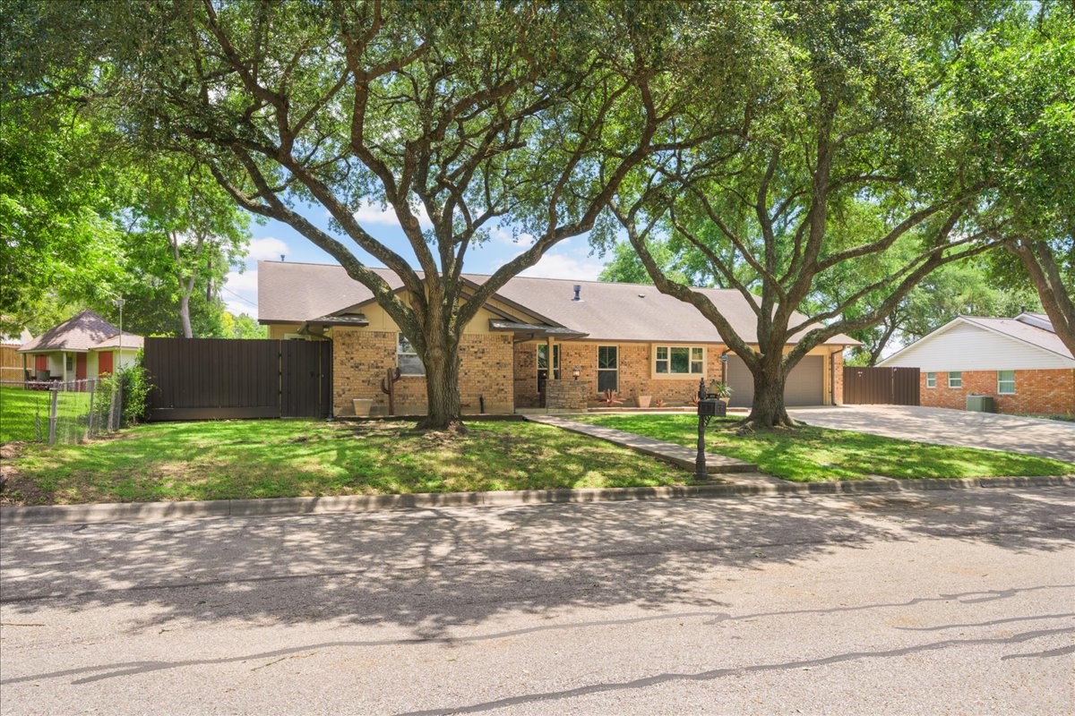 1502 Reimer Street Brenham, TX 77833 - Photo 5 of 30 a front view of a house with a garden