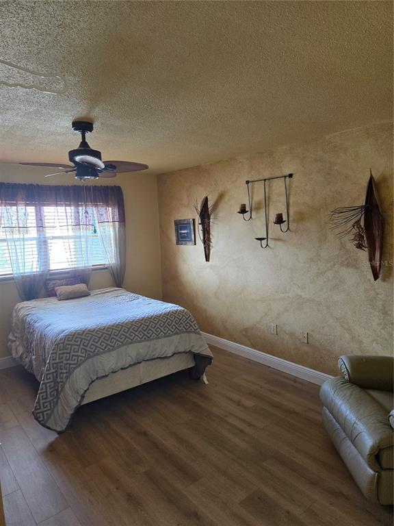 7 Dunoon Place, Unit 309 Dunedin, FL 34698 - Photo 14 of 25 a bedroom with a bed and window