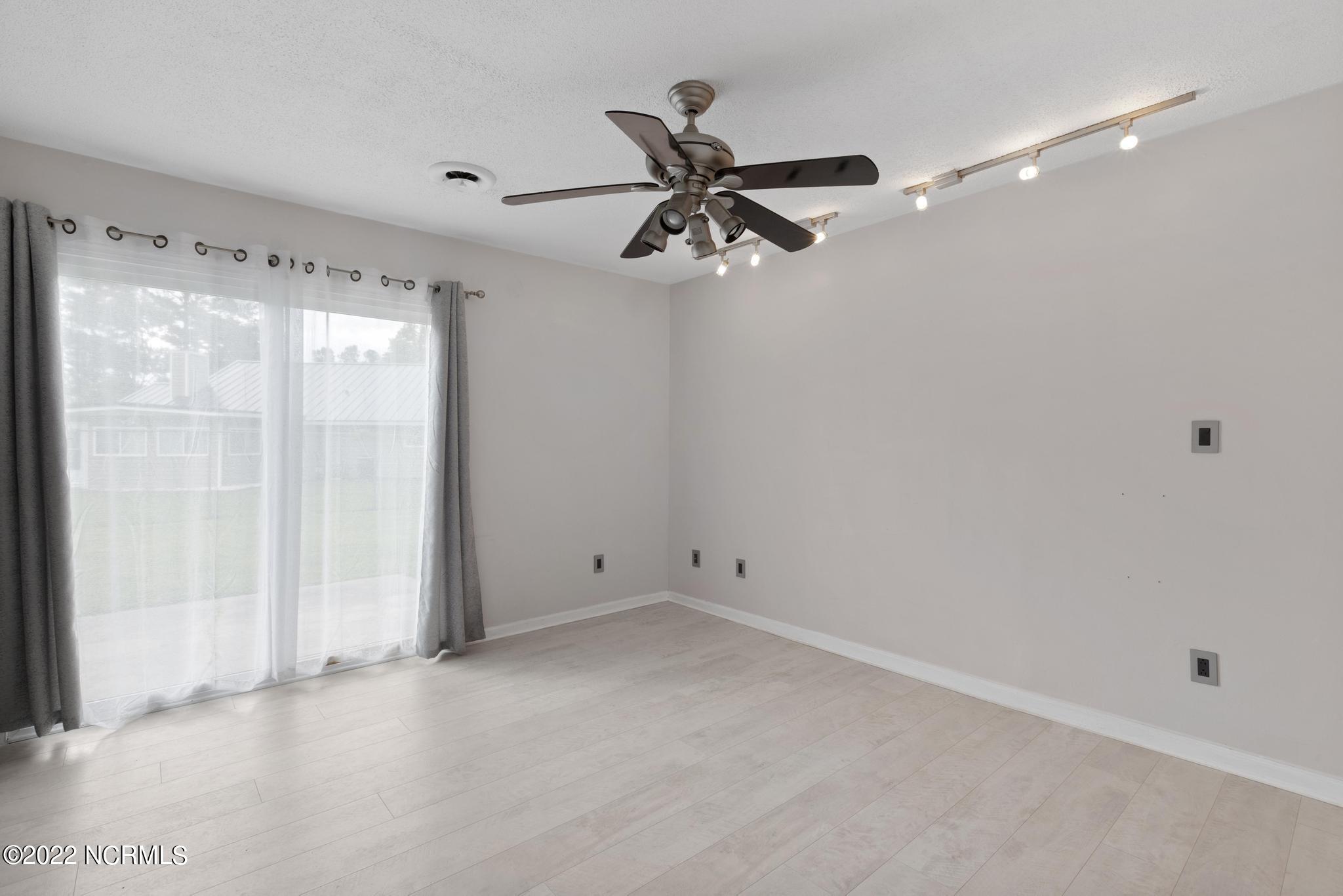 211 Dennis Road Jacksonville, NC 28546 - Photo 11 of 25 Dining Room
