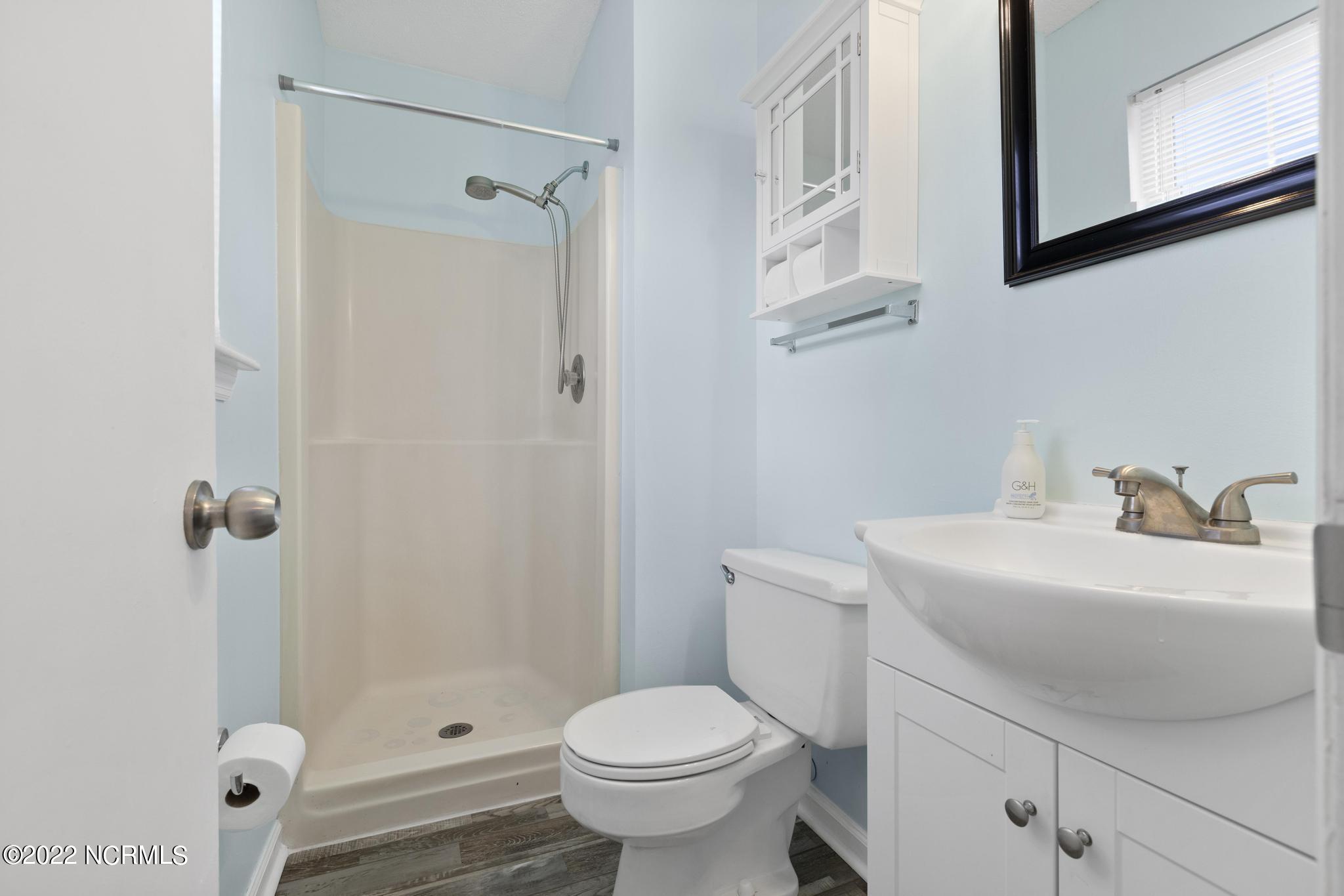 211 Dennis Road Jacksonville, NC 28546 - Photo 15 of 25 Owner Suite Bathroom