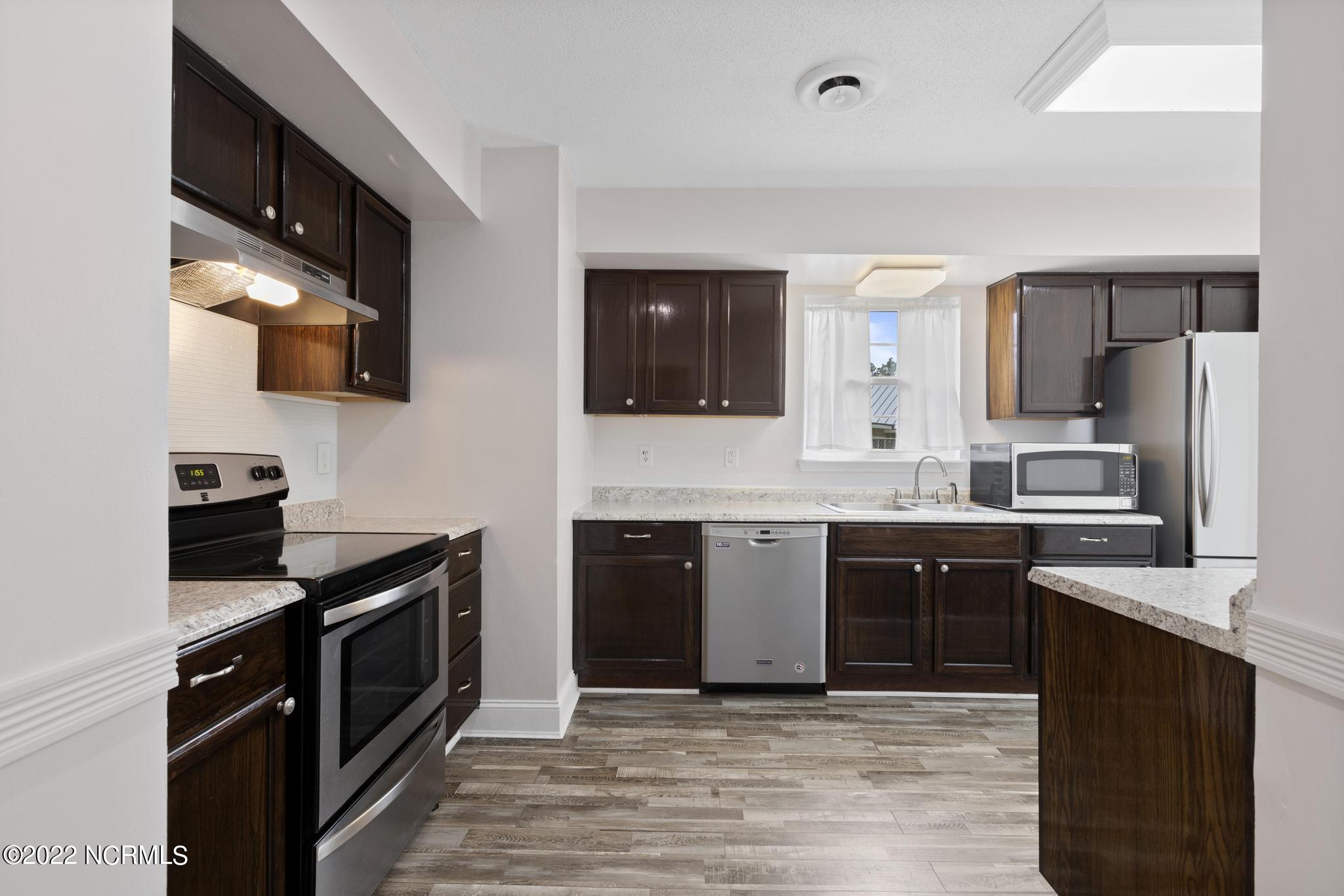 211 Dennis Road Jacksonville, NC 28546 - Photo 8 of 25 Kitchen