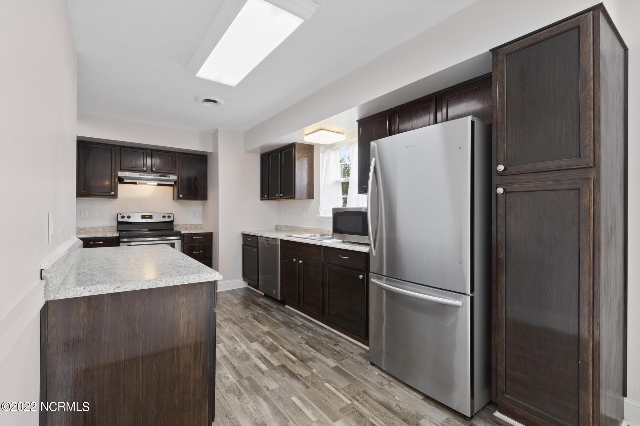 211 Dennis Road Jacksonville, NC 28546 - Photo 9 of 25 Kitchen