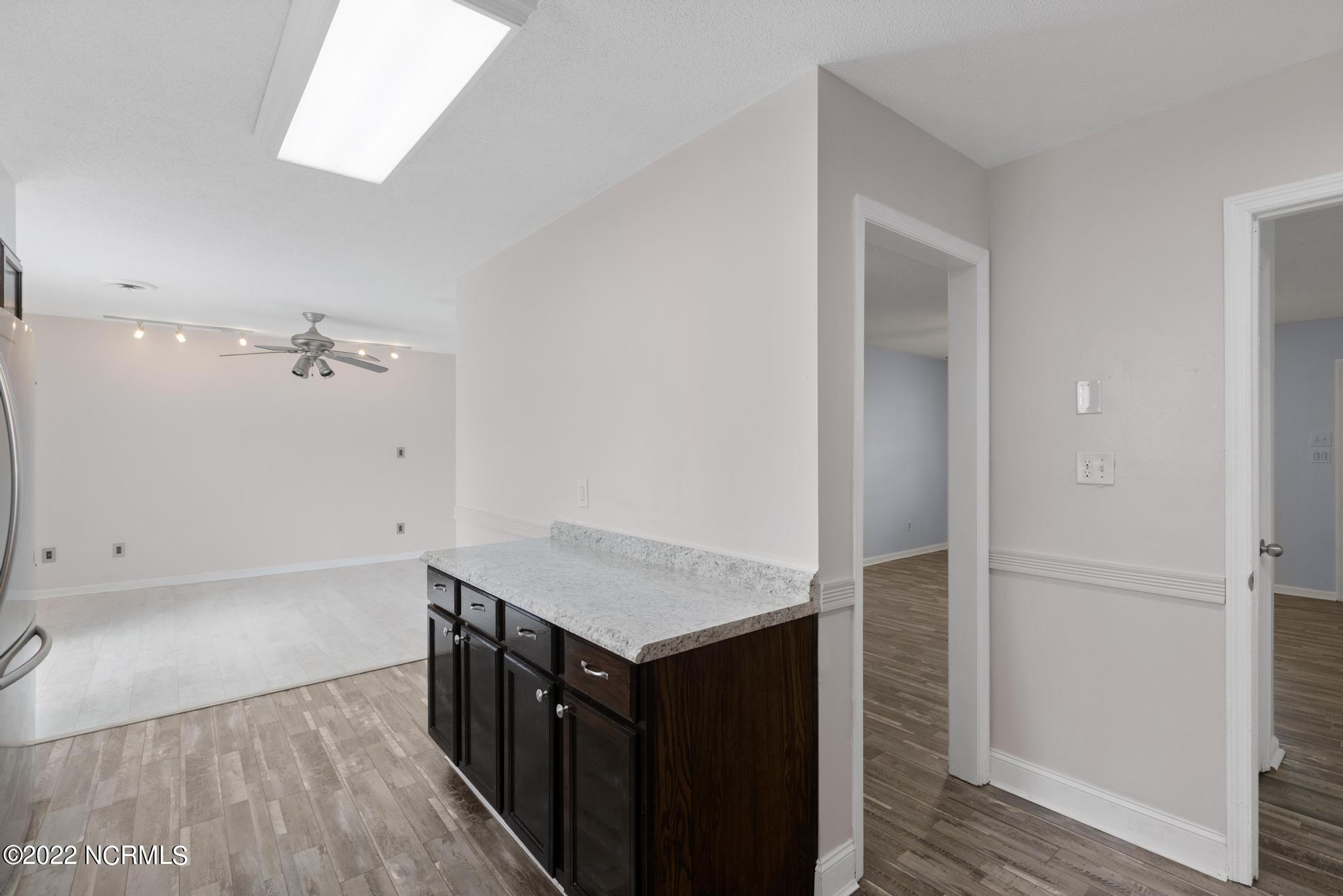211 Dennis Road Jacksonville, NC 28546 - Photo 10 of 25 Kitchen/Dining Room