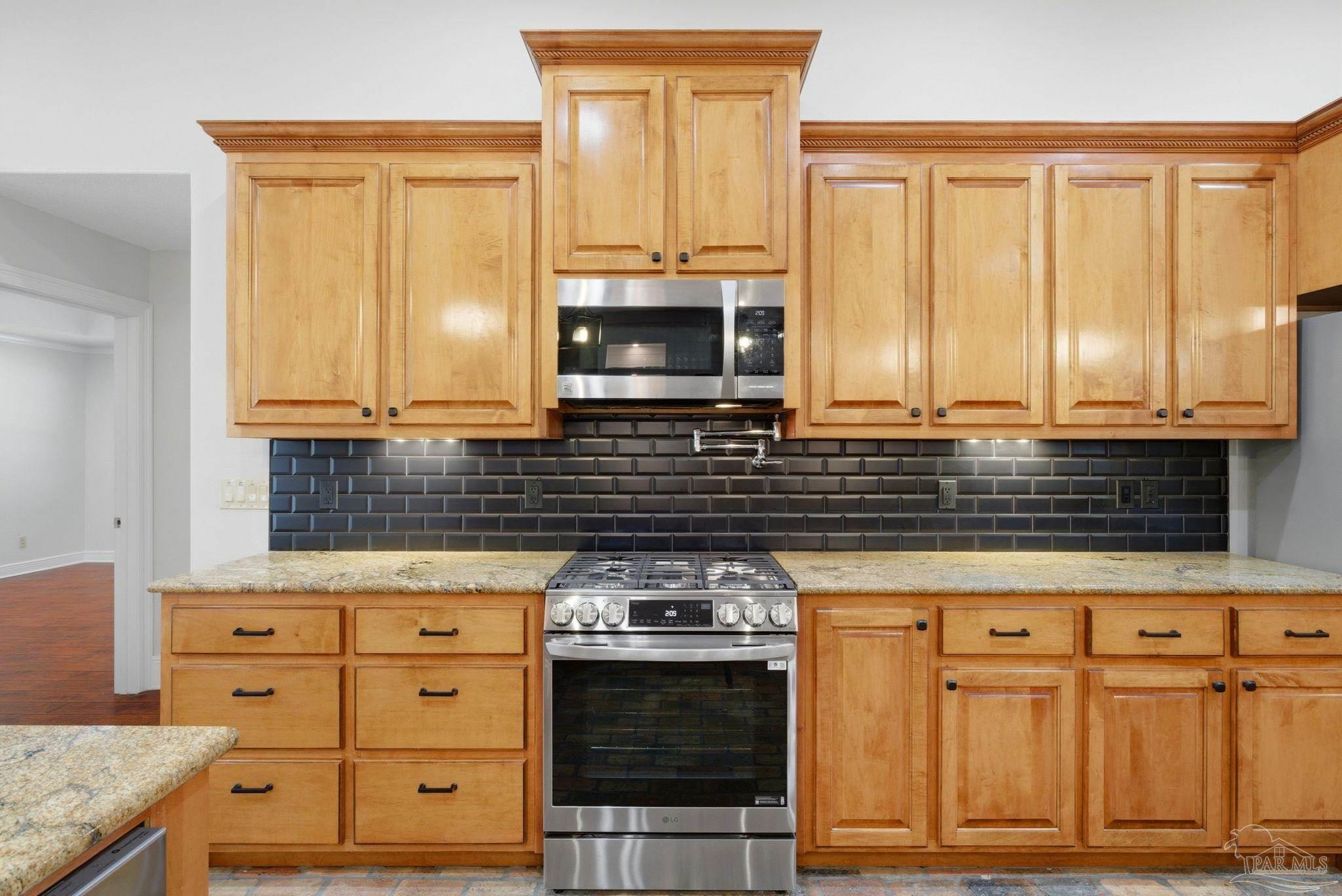 556 Tara Road Pensacola, FL 32534 - Photo 10 of 27 Gallery Image 10