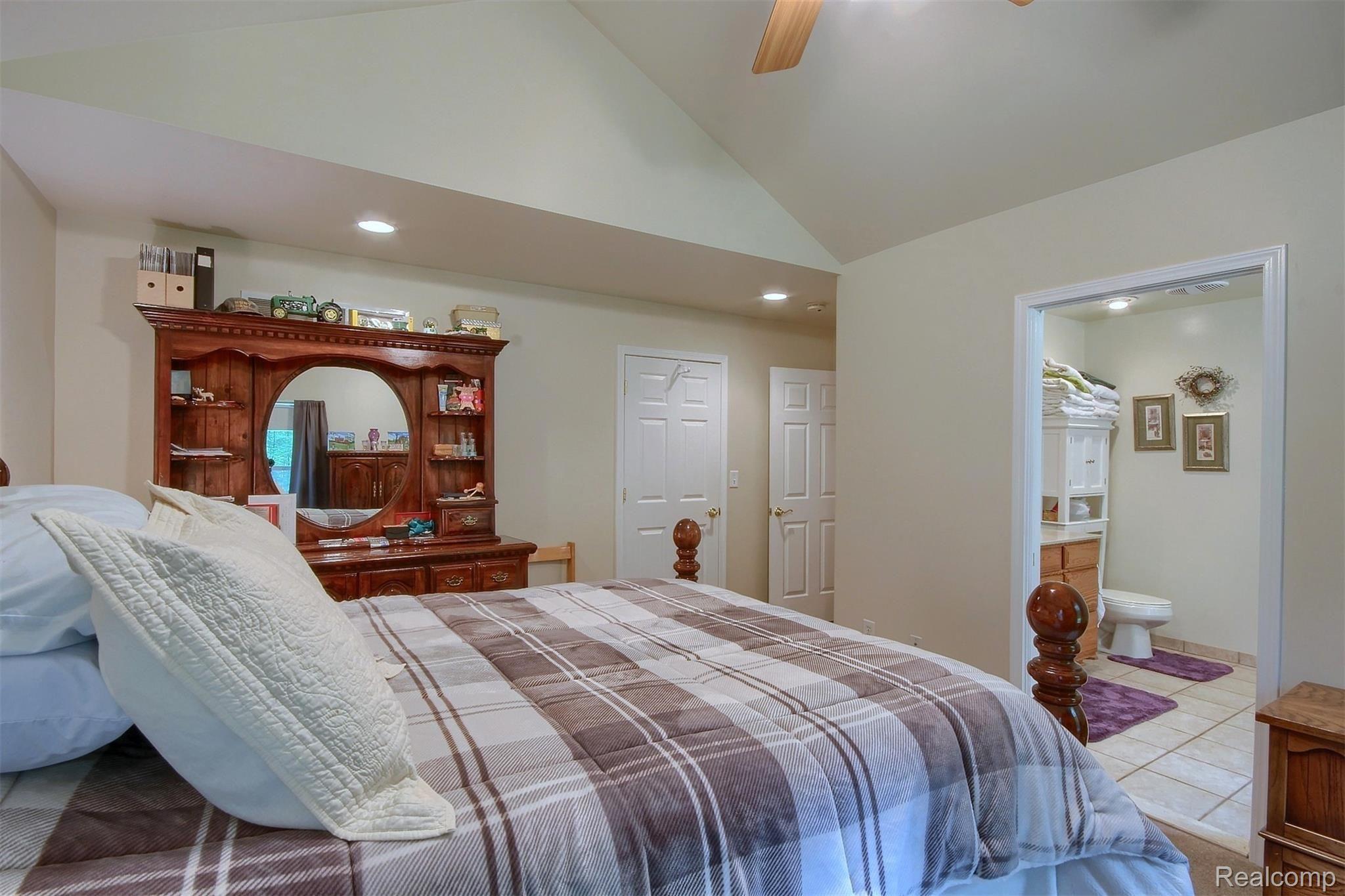 29098 Crawford Road Romulus, MI 48174 - Photo 22 of 38 22-Master Bedroom 2nd view.jpg