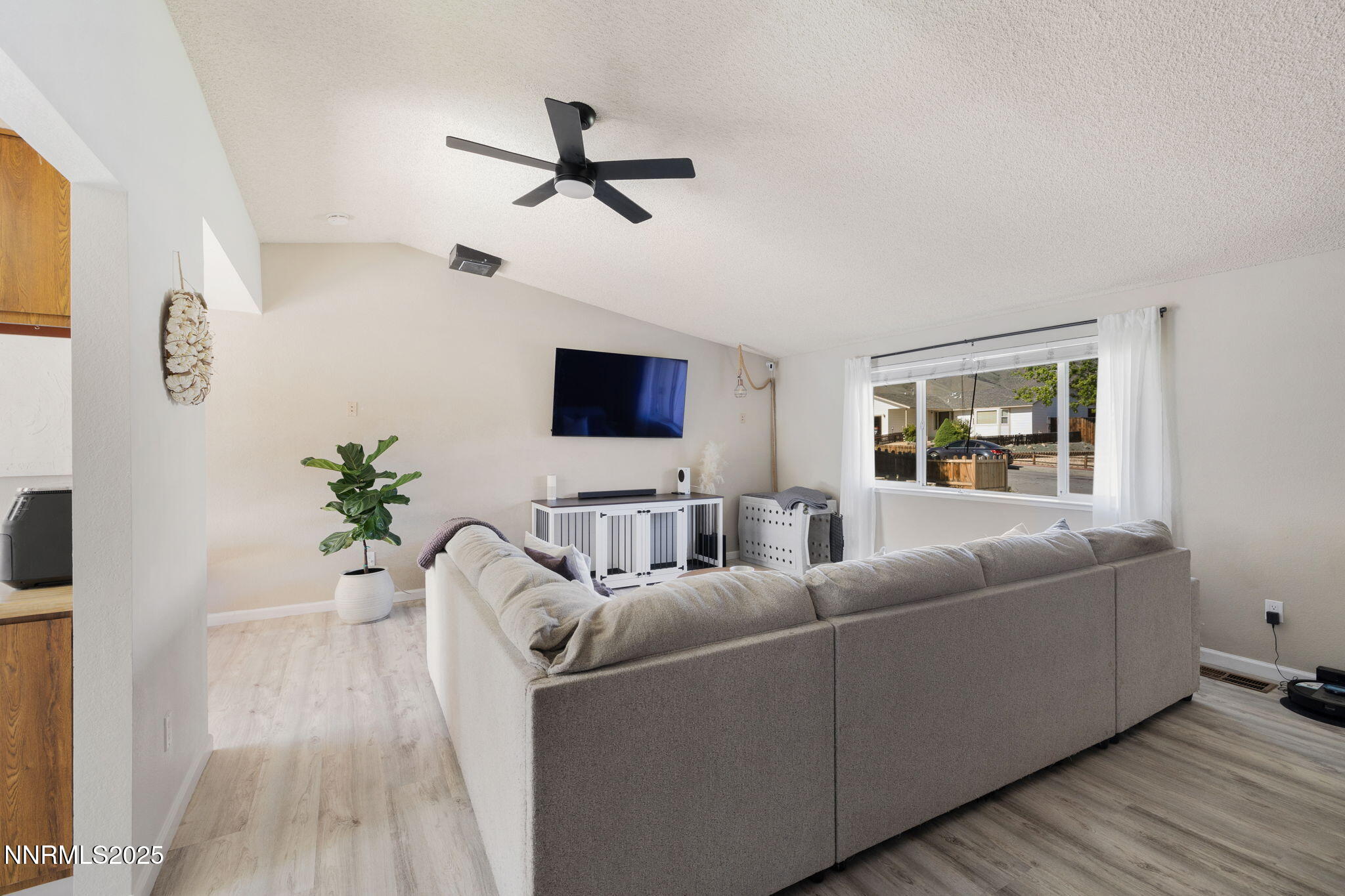 8470 Red Baron Boulevard Reno, NV 89506 - Photo 6 of 29 8-web-or-mls-8470 Red Barron-9