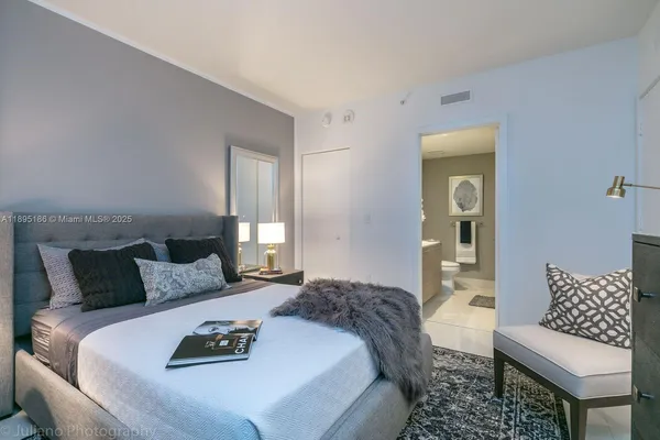 $5,400 | 1300 South Miami Avenue, Unit 2109, Miami, FL 33130