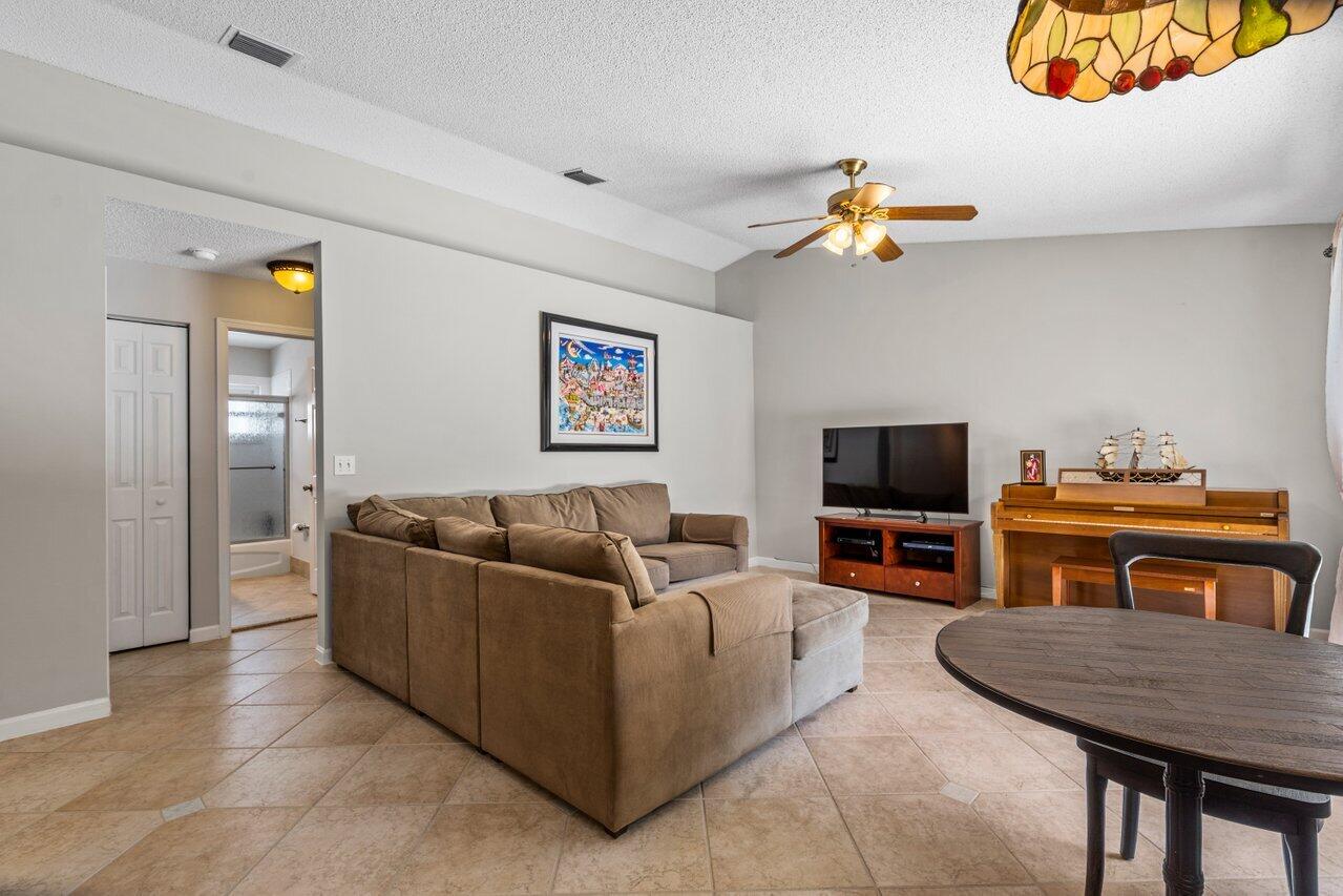 4833 North Lee Road Delray Beach, FL 33445 - Photo 13 of 32 Family Area