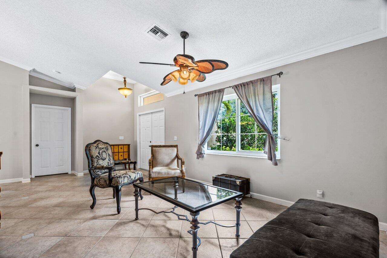 4833 North Lee Road Delray Beach, FL 33445 - Photo 6 of 32 Living Area