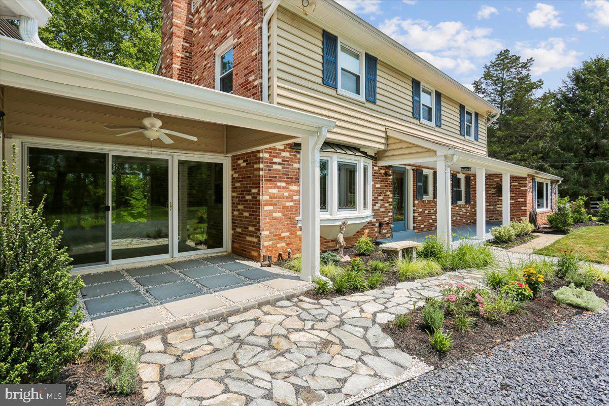 14811 Springfield Road Germantown, MD 20874 - Photo 92 of 116 Sunroom entry