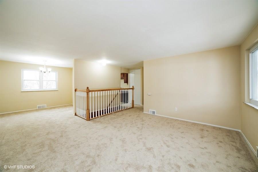 LIVING ROOM/DINING ROOM