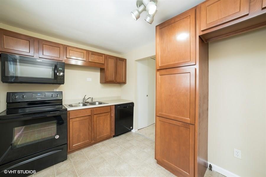 KITCHEN W/NEW APPLIANCES