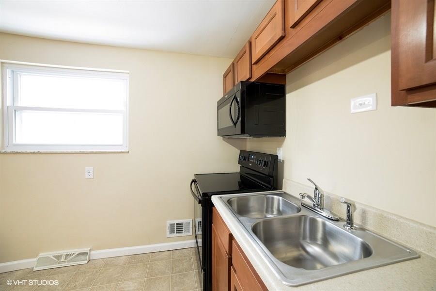 KITCHEN...DOUBLE BOWL SINK!!