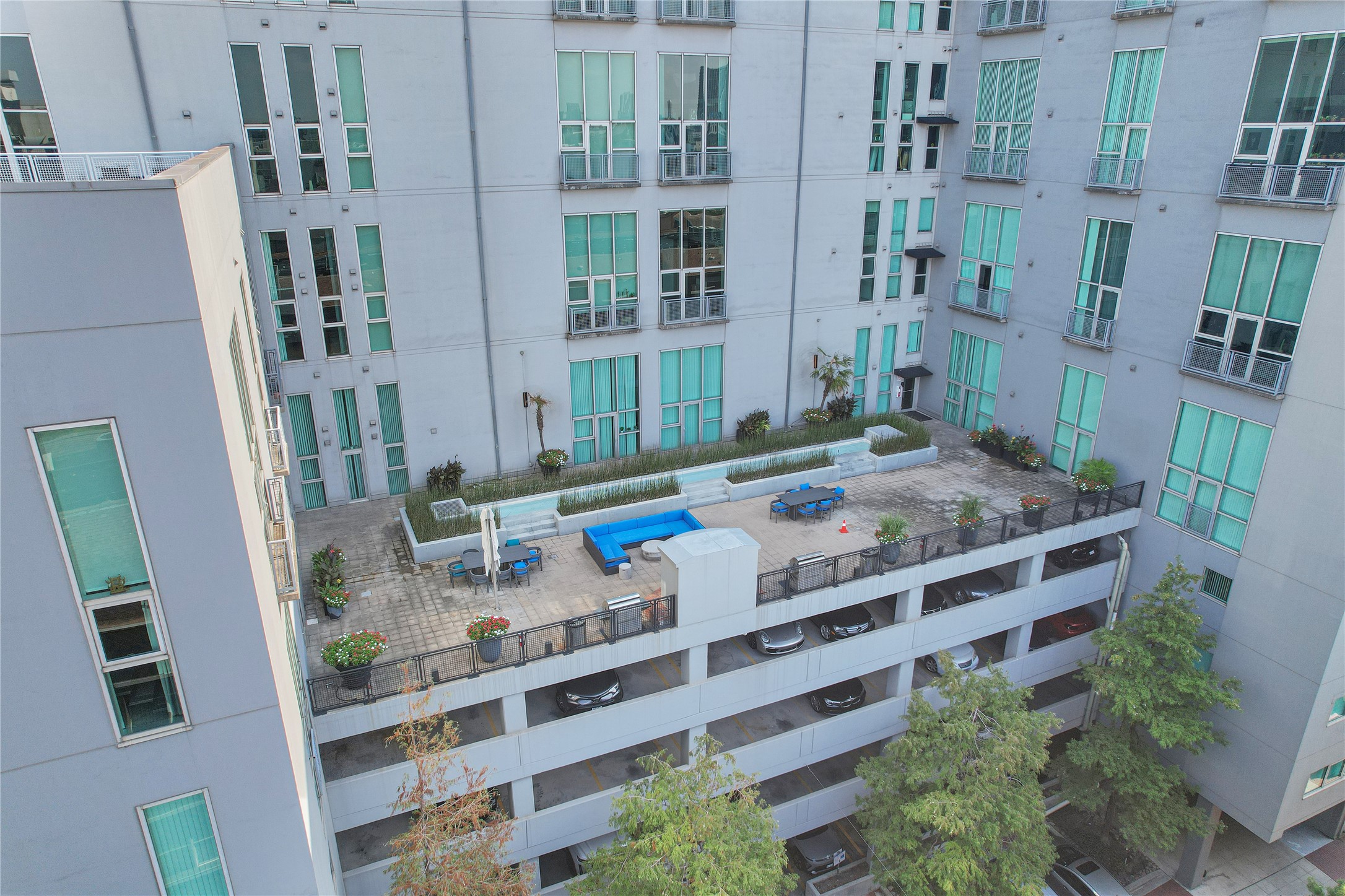 2000 Bagby Street, Unit 2401 Houston, TX 77002 - Photo 36 of 38 a view of an buildings from a balcony