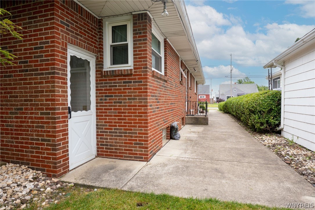 822 Brighton Road Tonawanda, NY 14150 - Photo 13 of 50 Side walkway