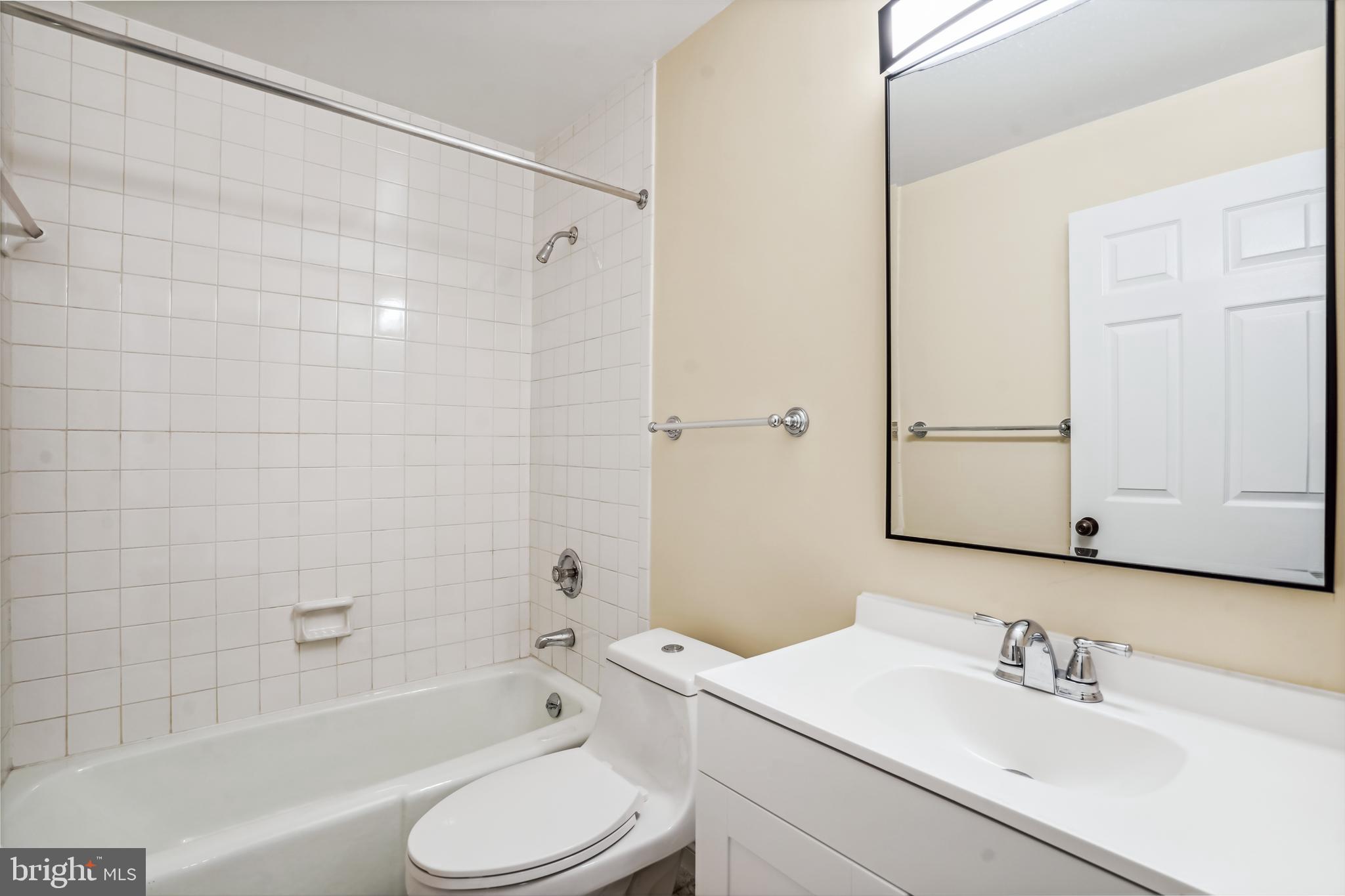 4119 North Ridgeview Road McLean, VA 22101 - Photo 40 of 56 Full bath.