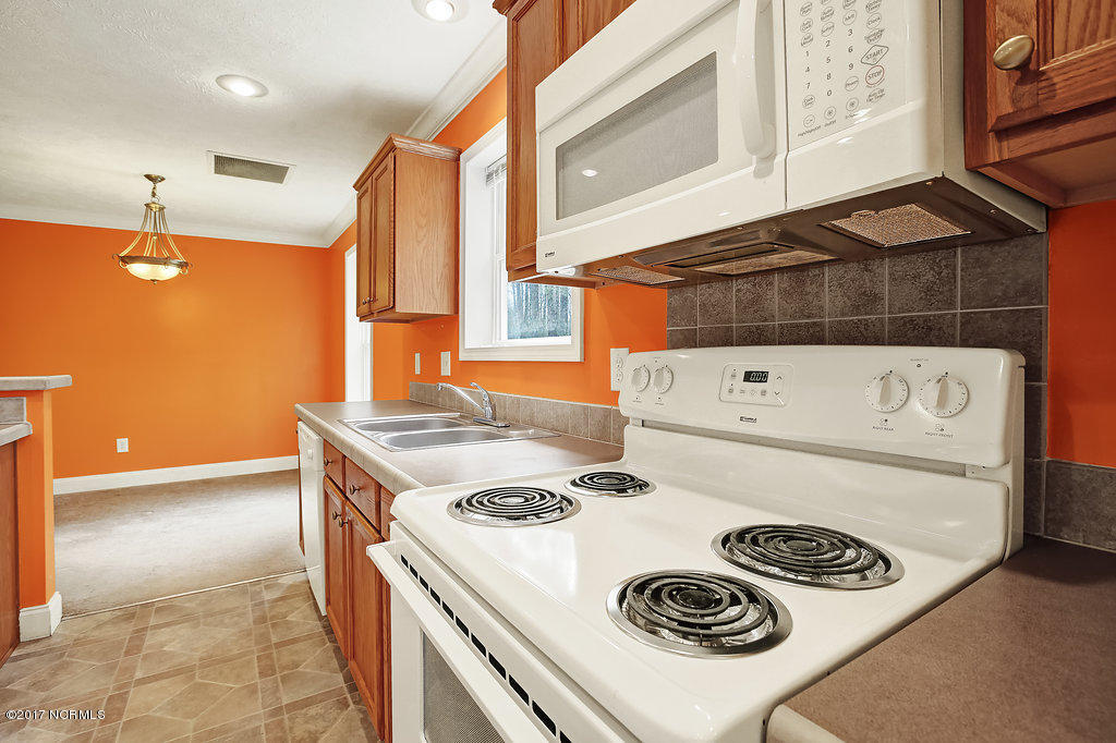 394 Pond Road Rocky Point, NC 28457 - Photo 9 of 29 PondDrive-09