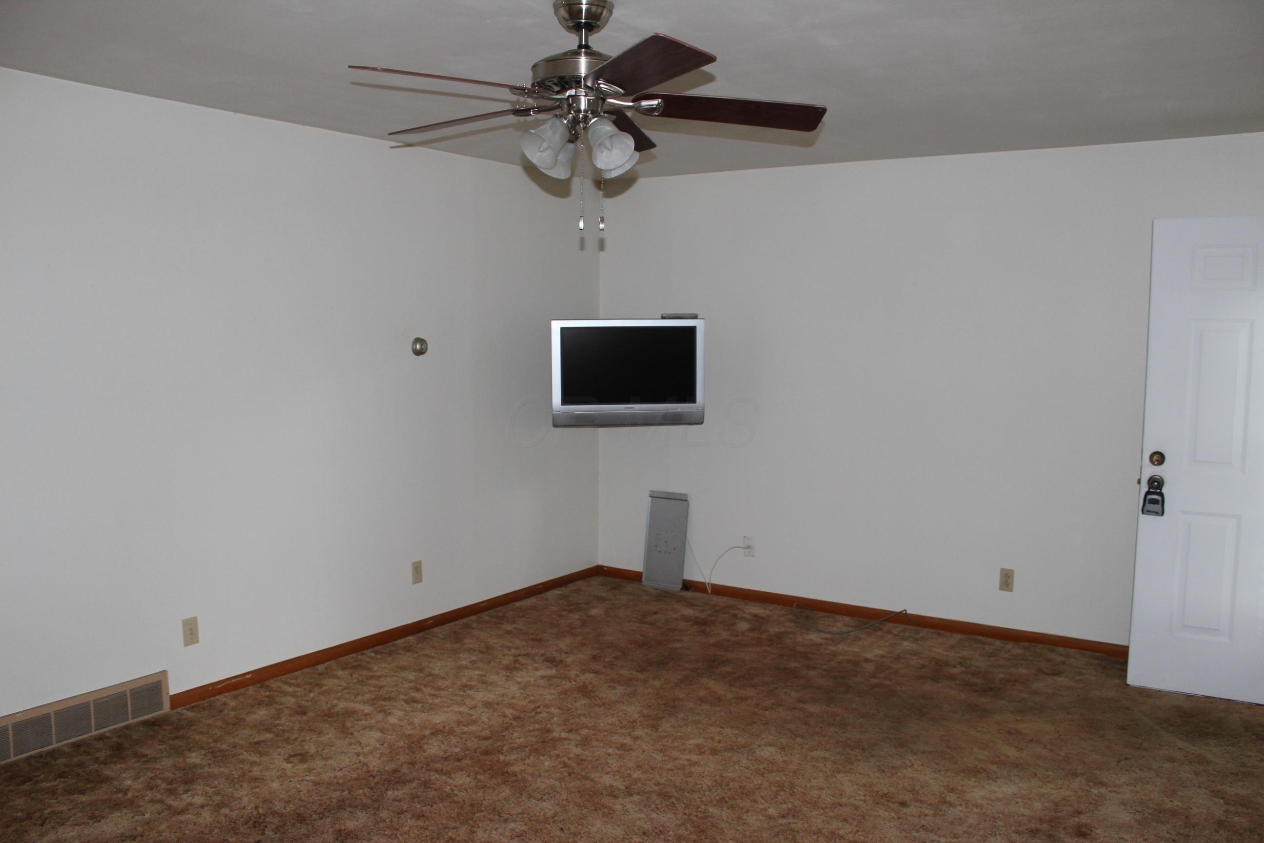 8644 Jacksontown Road Newark, OH 43056 - Photo 4 of 24 Gallery Image 4