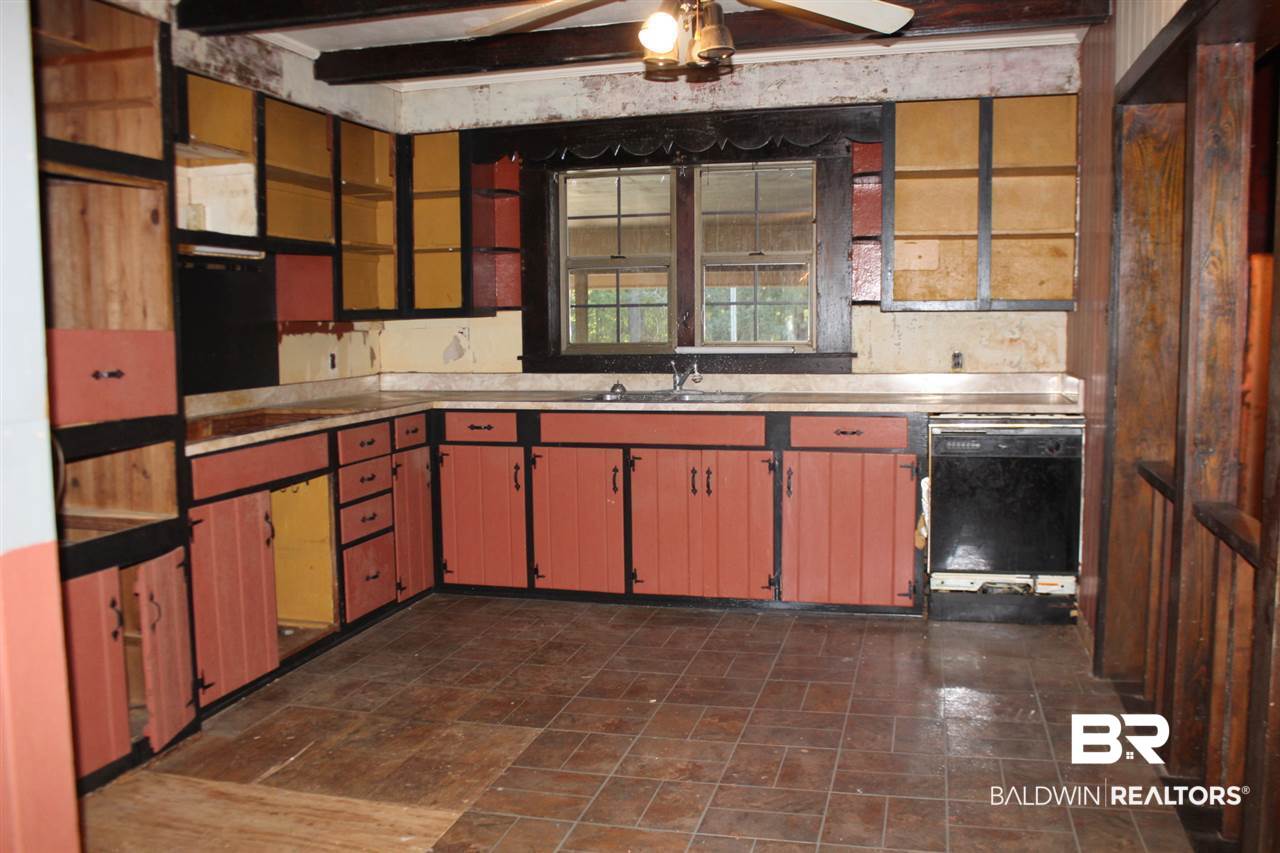 19212 Gunnison Road Fairhope, AL 36532 - Photo 3 of 16 Kitchen