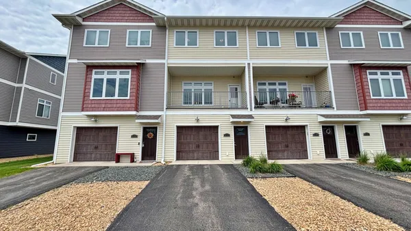 $249,500 | 2157 Rolling Green Lane, North Mankato, MN 56003