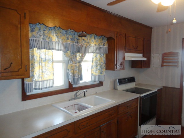 2096 Frank Dillard Road Jefferson, NC 28640 - Photo 11 of 12 Gallery Image 11