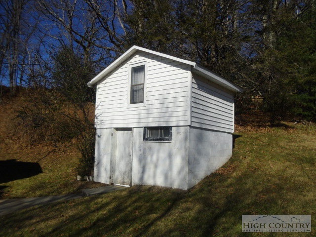 2096 Frank Dillard Road Jefferson, NC 28640 - Photo 12 of 12 Gallery Image 12