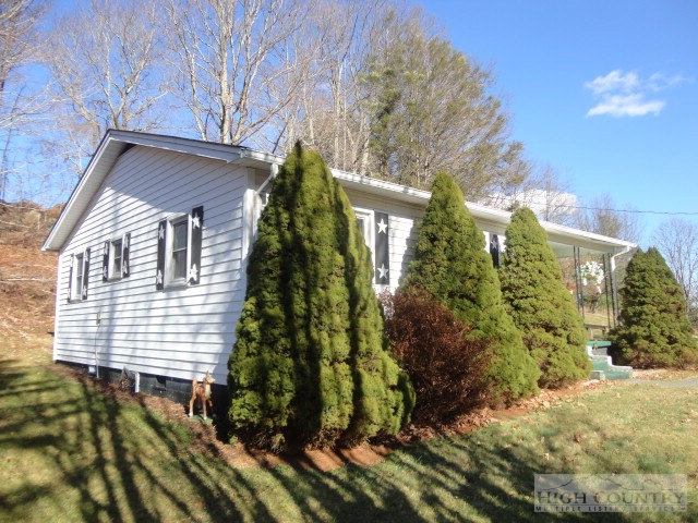 2096 Frank Dillard Road Jefferson, NC 28640 - Photo 2 of 12 Gallery Image 2