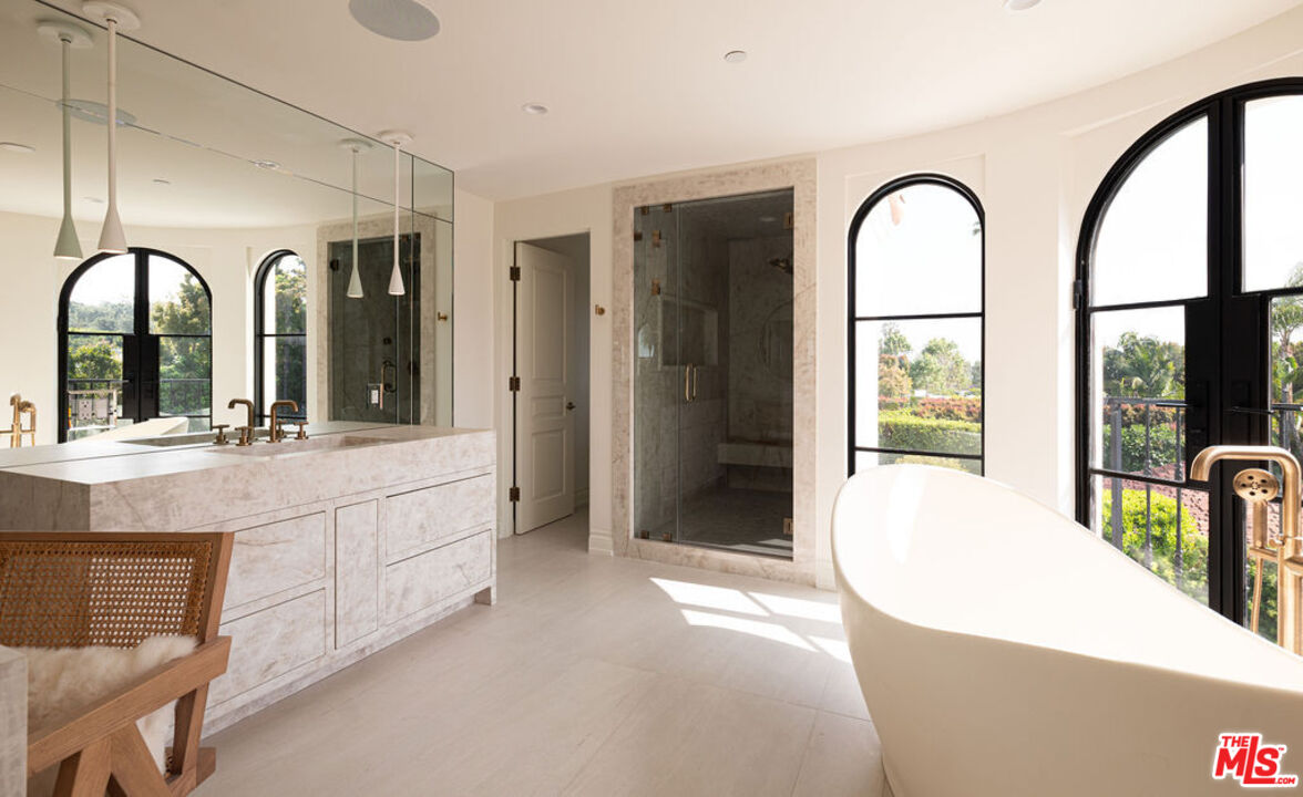 1121 Tower Road Beverly Hills, CA 90210 - Photo 15 of 35