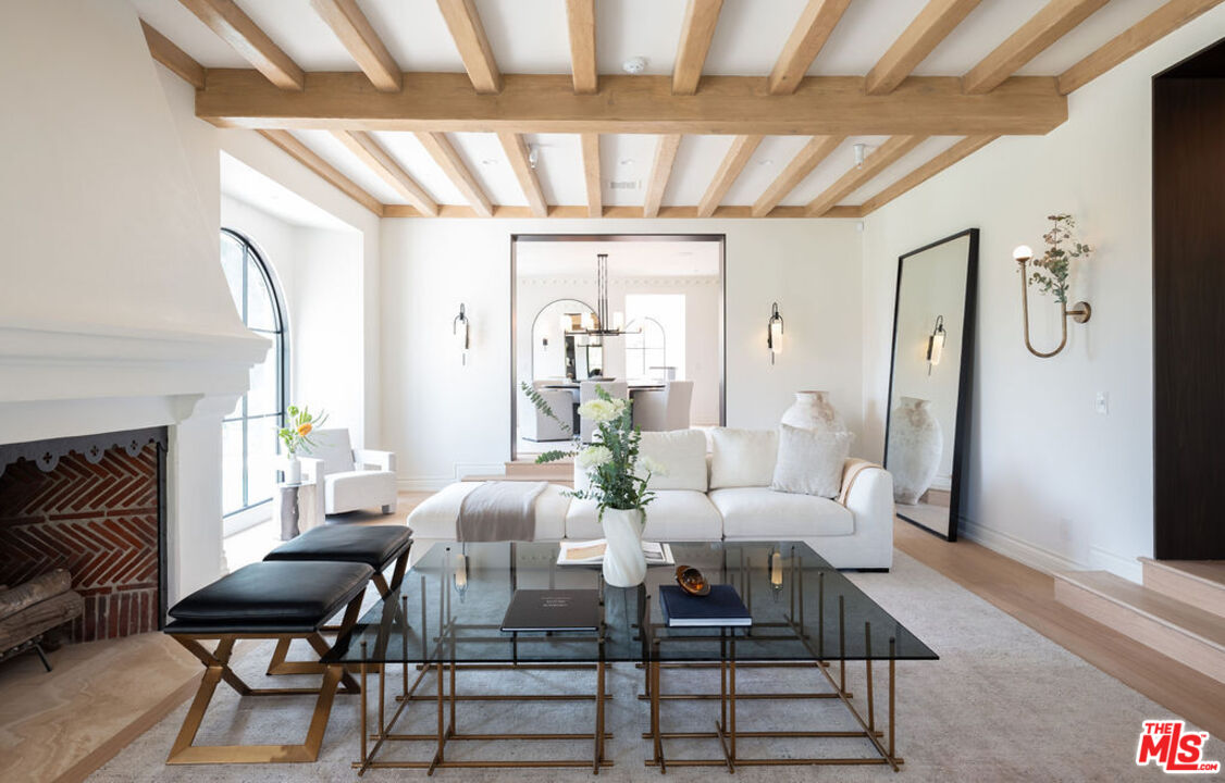 1121 Tower Road Beverly Hills, CA 90210 - Photo 2 of 35